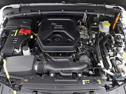 Used 2022 Jeep Wrangler Unlimited Sahara w/ Cold Weather Group image 39