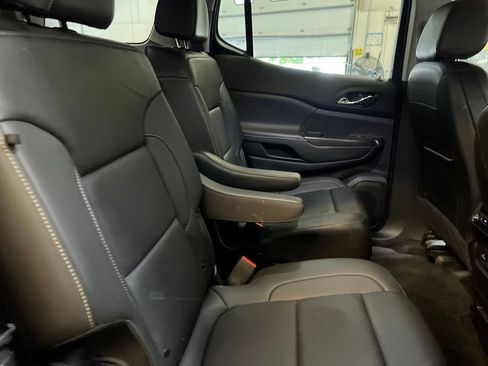 Used 2023 GMC Acadia SLT AWD/4WD image 26