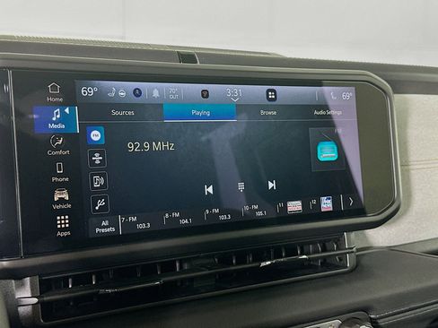 Used 2025 Jeep Wrangler Sahara image 19