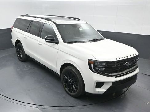 New 2025 Ford Expedition Max Platinum w/ Stealth Appearance Package image 9