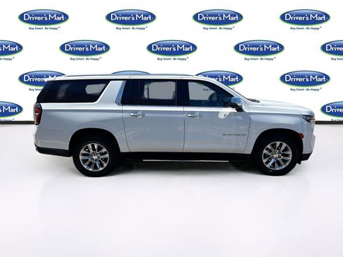 Used 2023 Chevrolet Suburban Premier image 8