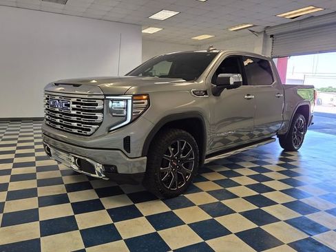 Used 2025 GMC Sierra 1500 Denali AWD/4WD image 3