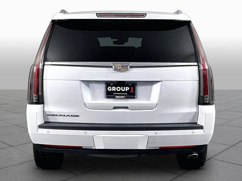 Used 2020 Cadillac Escalade Platinum RWD image 5