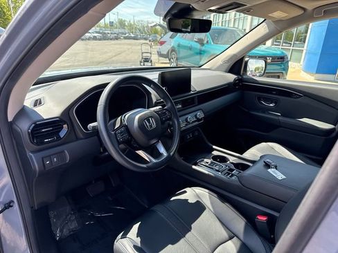 Used 2025 Honda Pilot Touring image 15
