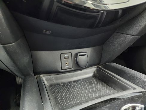 Used 2016 Nissan Rogue SV image 41