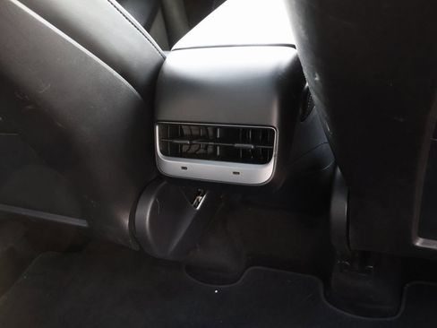 Used 2021 Tesla Model Y Long Range image 14