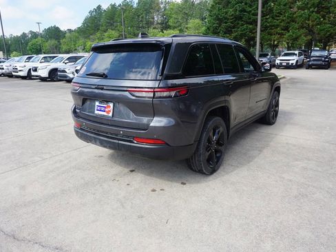 Used 2024 Jeep Grand Cherokee Altitude AWD/4WD image 22