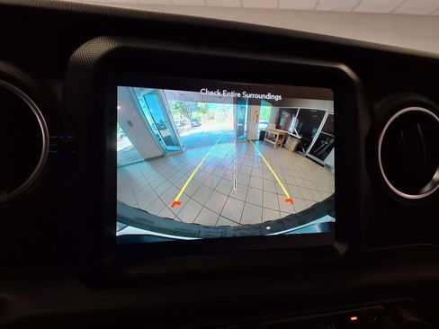 Used 2023 Jeep Wrangler Unlimited Rubicon 4xe AWD/4WD image 29