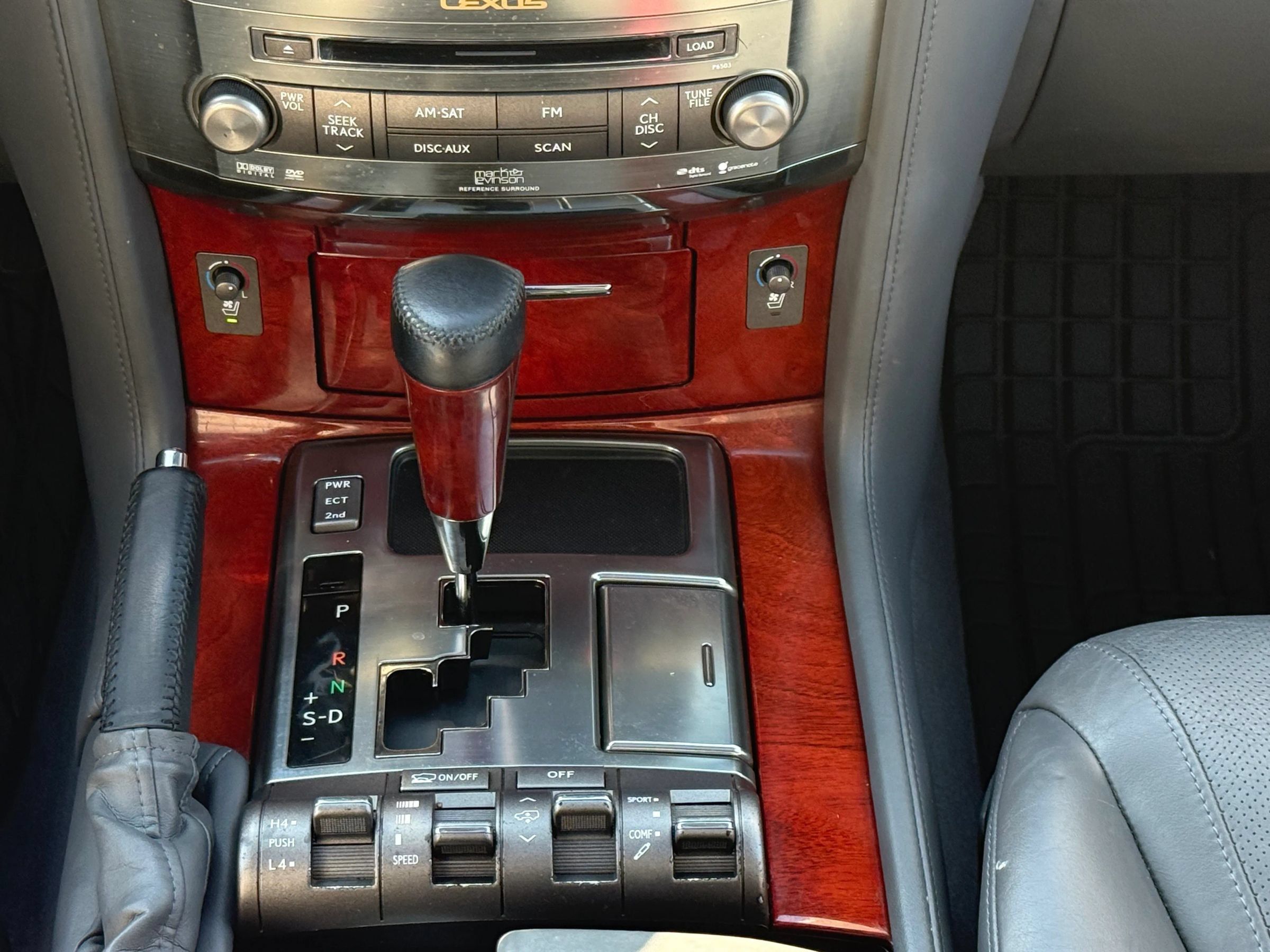 Used 2009 Lexus LX 570 4WD image 39