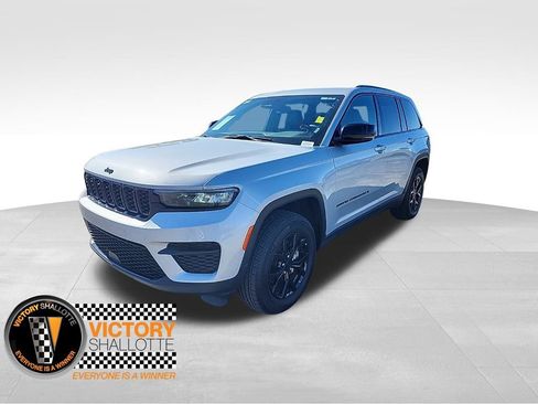 Certified 2024 Jeep Grand Cherokee Altitude image 7