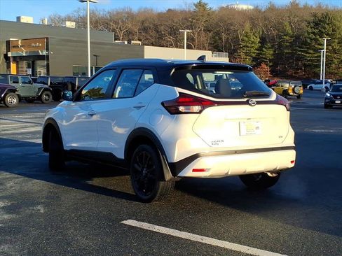 Used 2023 Nissan Kicks SV image 8