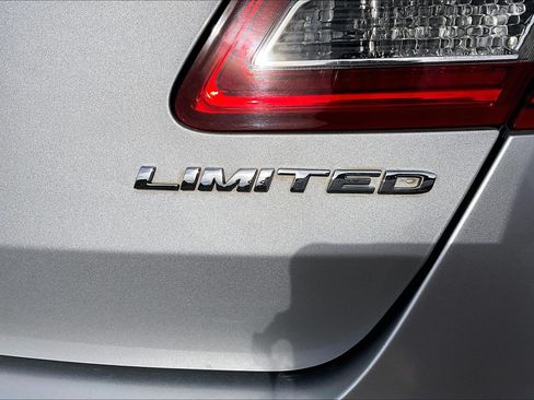 Used 2019 Ford Taurus Limited FWD image 32