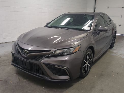 Used 2022 Toyota Camry SE image 10