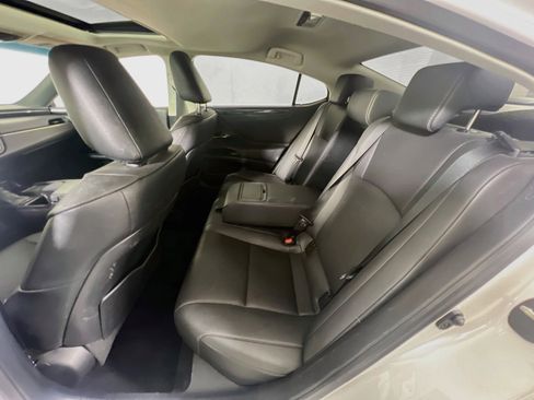 Used 2022 Lexus ES 350 w/ Accessory Package FWD image 22