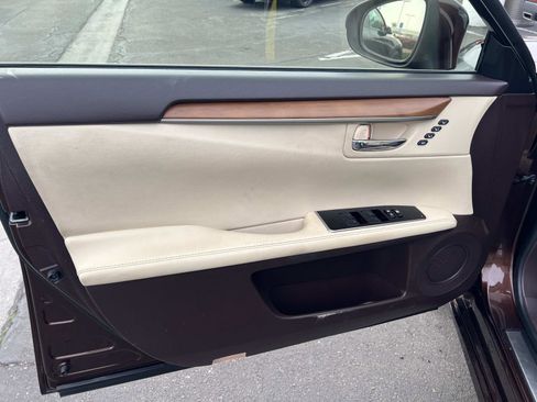 Used 2016 Lexus ES 300h Hybrid image 6