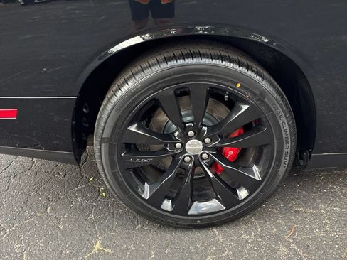 Used 2014 Dodge Challenger SRT8 w/ Harman/Kardon Audio Group RWD image 13