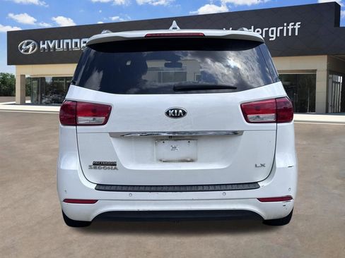 Used 2016 Kia Sedona LX w/ LX Convenience Package image 13