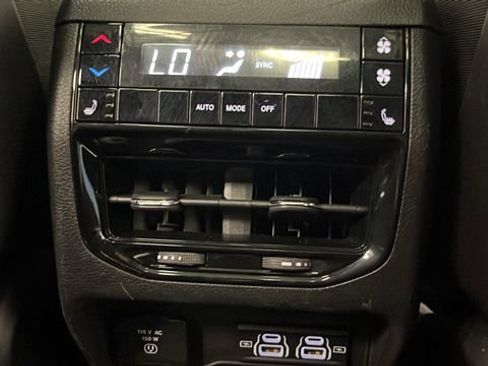 Used 2024 Jeep Grand Cherokee L Limited w/ Luxury Tech Group II AWD/4WD image 37