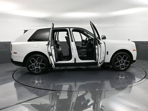 Certified 2021 Rolls-Royce Cullinan Black Badge image 41