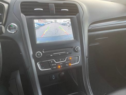 Used 2018 Ford Fusion SE w/ Equipment Group 201A image 20