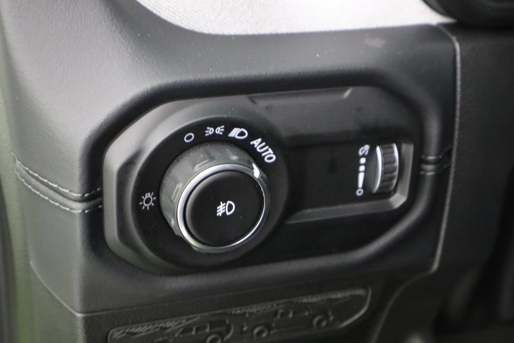 Used 2026 Jeep Wrangler Unlimited Sahara AWD/4WD image 22