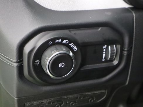 Used 2026 Jeep Wrangler Unlimited Sahara AWD/4WD image 22