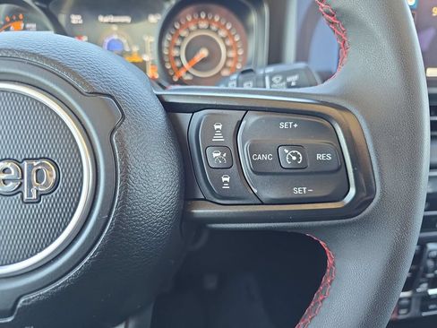 Used 2024 Jeep Wrangler Unlimited Rubicon AWD/4WD image 18
