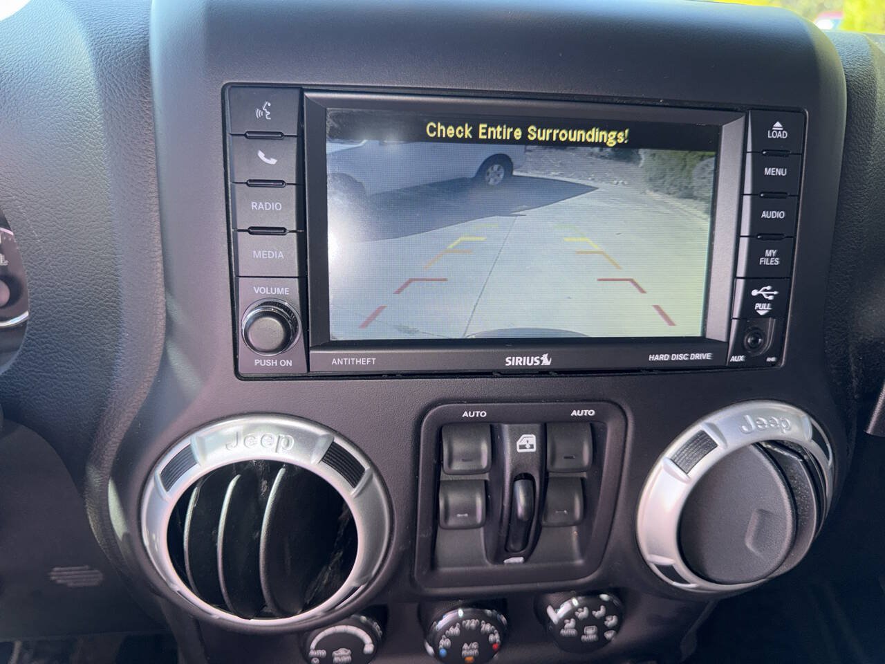 Used 2015 Jeep Wrangler Unlimited Rubicon w/ Connectivity Group AWD/4WD image 22