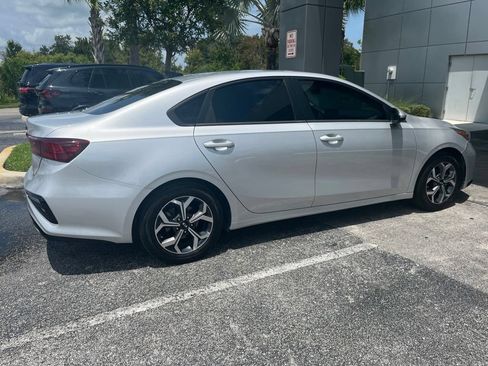 Used 2021 Kia Forte LXS FWD image 3