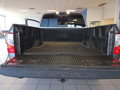 Used 2019 Nissan Titan SV w/ SV Convenience Package image 23