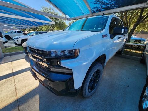 Used 2022 Chevrolet Silverado 1500 LT Trail Boss w/ LT Trail Boss Premium Package AWD/4WD image 3