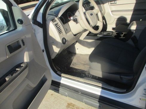 Used 2009 Ford Escape XLS image 9