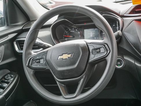 Used 2023 Chevrolet TrailBlazer LT FWD image 16