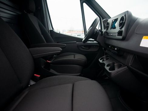 Used 2024 Mercedes-Benz Sprinter 3500 image 31