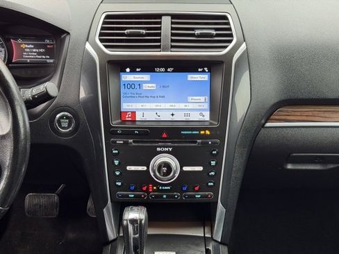 Used 2017 Ford Explorer Limited image 15