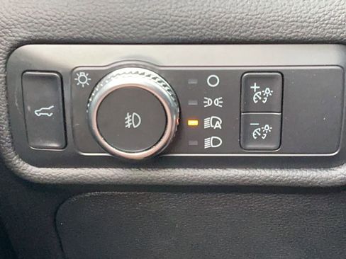 Used 2022 Ford Explorer XLT w/ Equipment Group 202A image 25