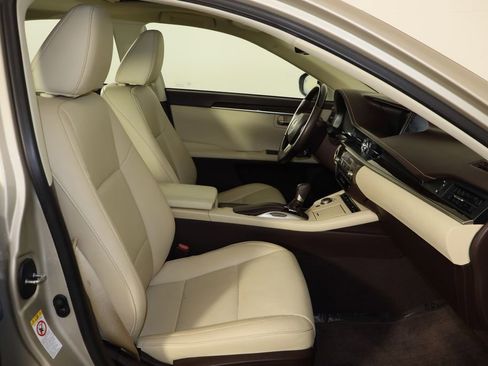 Used 2018 Lexus ES 350 w/ Navigation System Package image 19