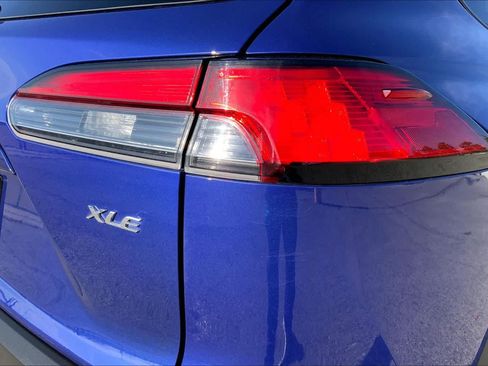 Used 2025 Toyota Corolla Cross XLE FWD image 30
