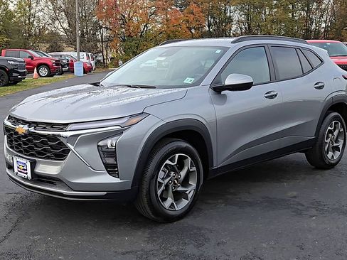 New 2025 Chevrolet Trax LT w/ Driver Confidence Package image 8