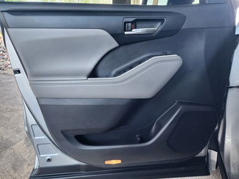 Used 2022 Toyota Highlander XLE image 22