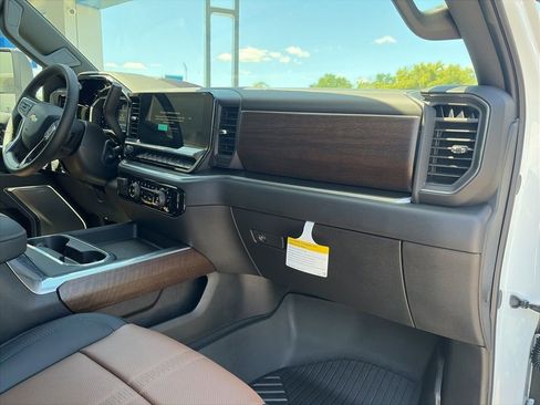 New 2026 Chevrolet Silverado 3500 High Country w/ High Country Premium Package AWD/4WD image 15