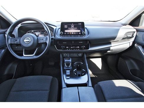 Used 2023 Nissan Rogue SV image 9