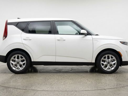 Used 2025 Kia Soul LX w/ LX Technology Package image 11