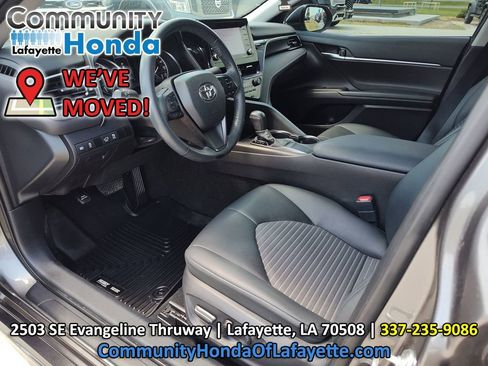 Used 2022 Toyota Camry SE FWD image 2