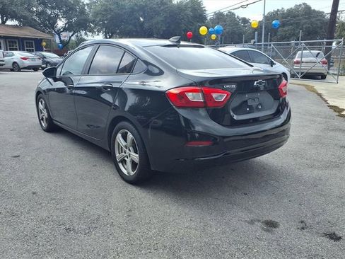 Used 2018 Chevrolet Cruze LS image 5