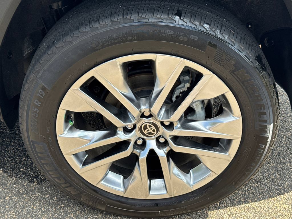 Used 2022 Toyota RAV4 XLE Premium FWD image 22