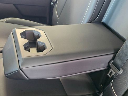 Used 2024 Tesla Cybertruck AWD Crew Cab image 24