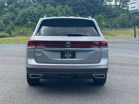 Used 2025 Volkswagen Atlas SE FWD image 6