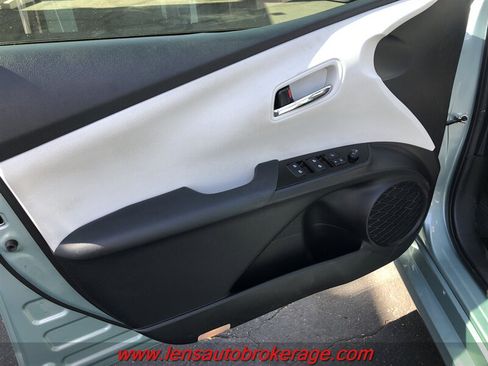 Used 2016 Toyota Prius Two FWD image 9