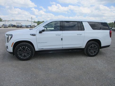 New 2026 GMC Yukon XL Elevation w/ Elevation Premium Package AWD/4WD image 7